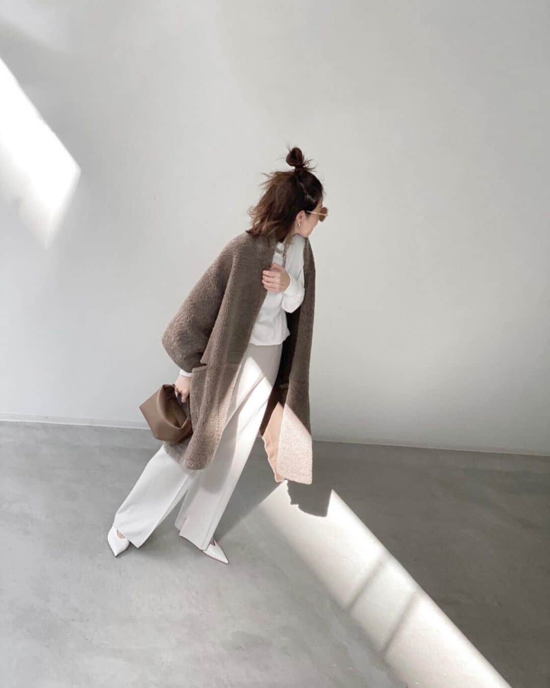 L'Appartementさんのインスタグラム写真 - (L'AppartementInstagram)「Timeless,and luxe.  #lappartement#fashion#2021ss#collection#preview#style」1月9日 12時26分 - lappartement_jp