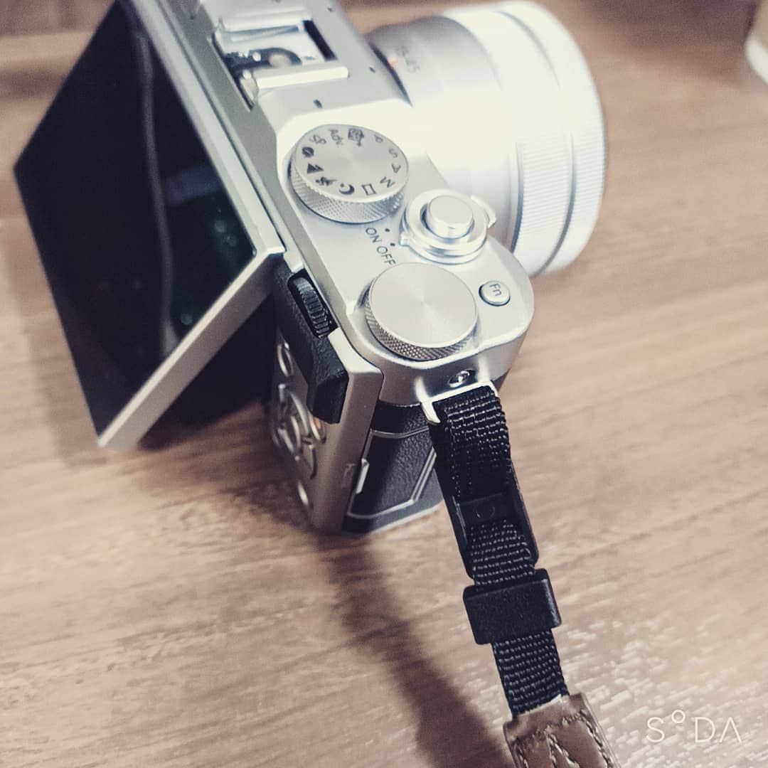 松本隆博のインスタグラム：「。 年末にミラーレス買って たんで(*Ü*)散歩がてら、 街を歩いて撮ってきた… どうも使い方わからん (~_~)  しかしさぶい~~~ 耳ちぎれる~~~ …ちぎれへん ちぎれへん (~_~)  鼻もげるわ~~~ …もげへんもげへん （笑）」