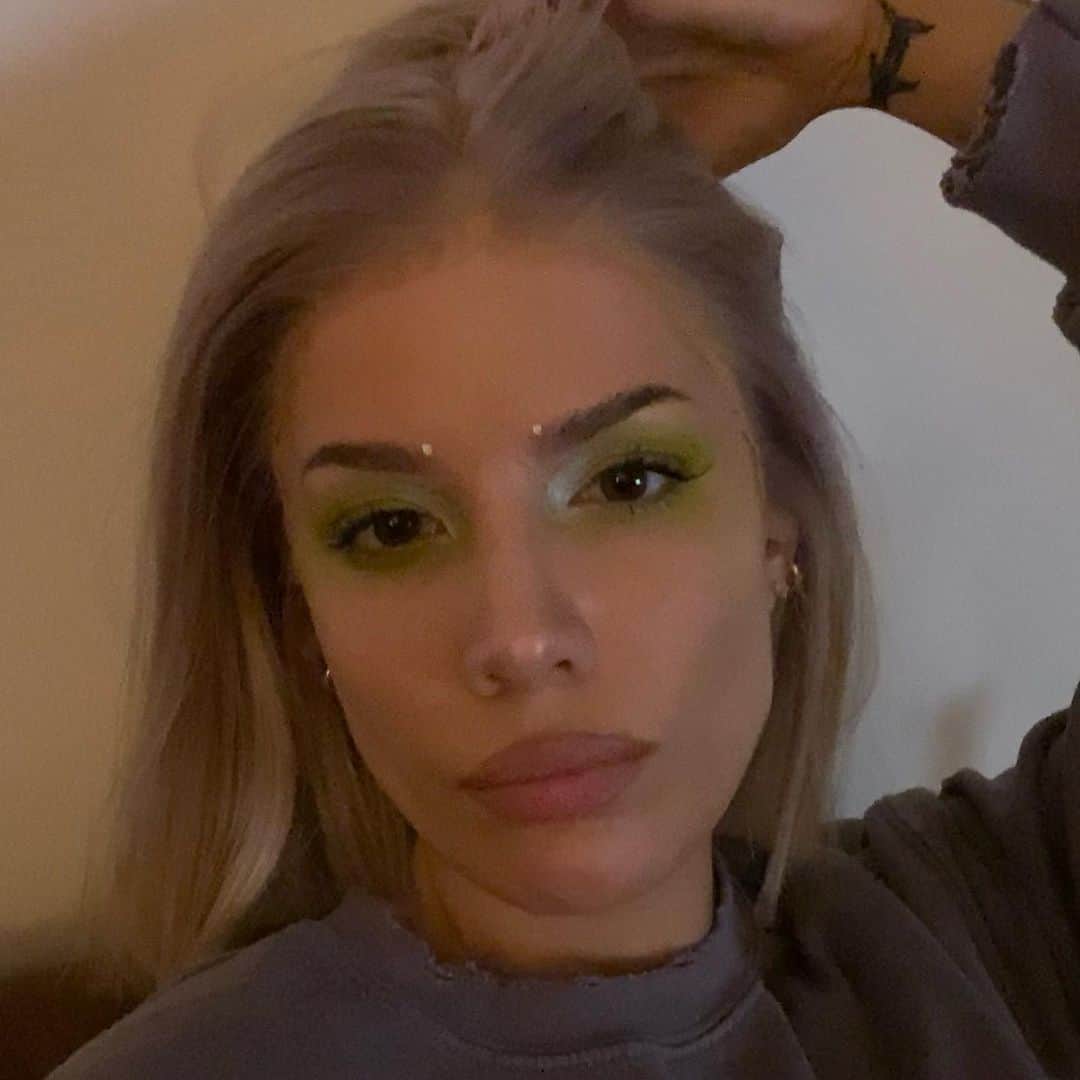 Halseyのインスタグラム：「Blonde for the day」