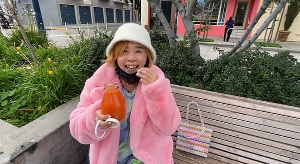 野沢直子さんのインスタグラム写真 - (野沢直子Instagram)「YouTube、夏は毎日野沢直子、更新❤️ お久しぶりの野沢直子と歩くサンフランシスコ、2ヶ月ぶりの外食、ジュース飲むだけで感涙ばばあと、マイバンドEMGTのギターのトラのおすすめ、マフィン♥️ マフィンの中にある物が入ってて激うまでした〜❤️ みてね😽 #sanfrancisco #outdining」2月7日 17時15分 - naoko.nozawa