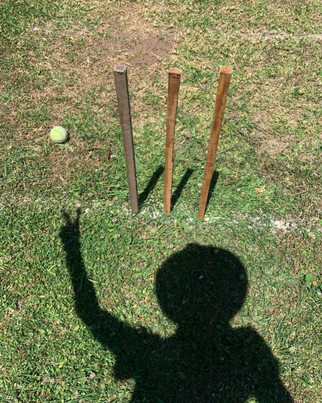 カイリー・ミノーグさんのインスタグラム写真 - (カイリー・ミノーグInstagram)「💚 backyard cricket 💚」2月7日 17時17分 - kylieminogue