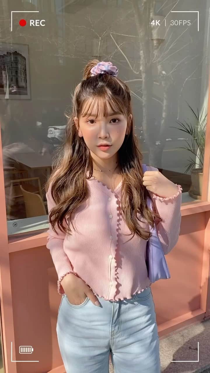 Chuuのインスタグラム：「Lovely daily look chuu✨ 릴스를 눌러 전체화면으로 즐겨주세용❣️ #chuu #chuuseoul #봄신상기다려요」