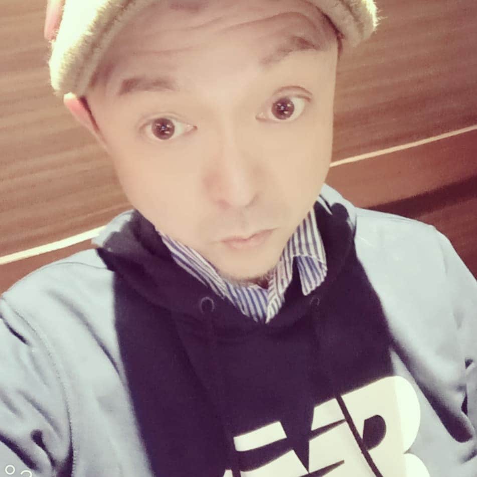 松本隆博のインスタグラム：「。 サンマルクなう… 店内の音楽がめちゃ音デカい。 デカすぎやろーー💦 これ絶対客のみんな思ってる やろー…しかし、ここは松山 誰も言いにはいかない、、 から俺が代表して(^_^)  ～人生遊歩道～」