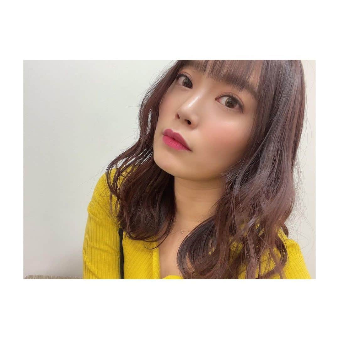 松本圭世のインスタグラム：「. 今日はお休みなので お家でぬくぬくしております (`･ω･´)✨  ゲーム三昧🎮  みんなはお休みの日は なにをするんだい？？  そういえば少し前に カットカラートリートメント！  今回は紫を強めに入れてもらったよ！  💈 @littlexsalt  ✂️ @hashimoto_kazumasa   いつもありがとうございます(´∀｀*)  #女子アナ #フリーアナウンサー　#アナウンサー　#休日 #美容院　#カット　#ヘアカラー　#トリートメント　#リトルヘアサロン #instagood #followme」