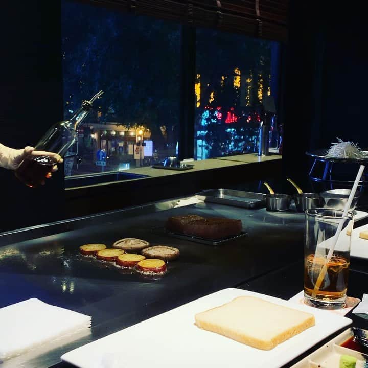 YOICHIのインスタグラム：「#肉  #鉄板焼き  #良いお肉はあまり食べれない  #福岡 #中洲 #お酒はノンアルコールだけど」