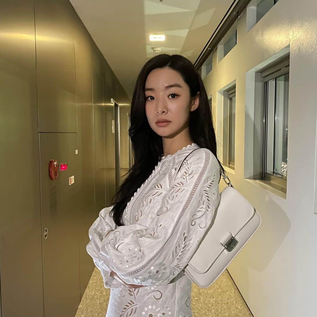 ステファニー・リーさんのインスタグラム写真 - (ステファニー・リーInstagram)「All White 🤍」2月7日 16時28分 - stephanielee199