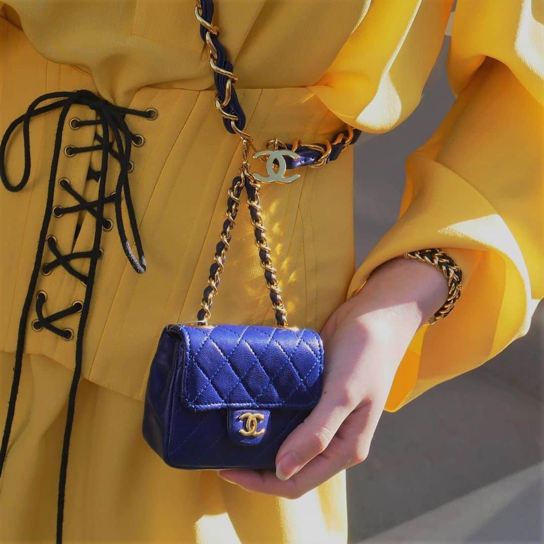 Vintage Brand Boutique AMOREさんのインスタグラム写真 - (Vintage Brand Boutique AMOREInstagram)「Chanel micro bum bag 💼   On website search for: AO27164  ✈️Free Shipping Worldwide  📩DM for more info and pricing ➡️info@amorevintagetokyo.com  #VintageChanel #ChanelCollection #AmoreTokyo #amorevintage」2月7日 16時35分 - amore_tokyo