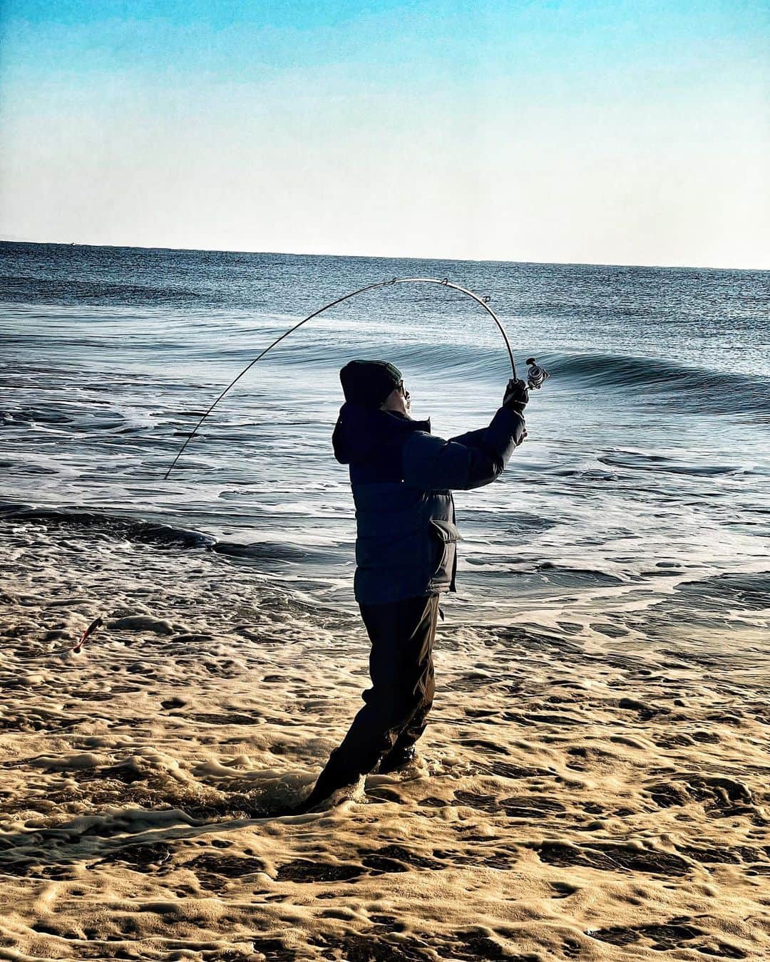 佐々木洋平さんのインスタグラム写真 - (佐々木洋平Instagram)「今日はサーフでヒラメにチャレンジ  #サーフ  #釣り」2月7日 16時55分 - panicrew_yohey