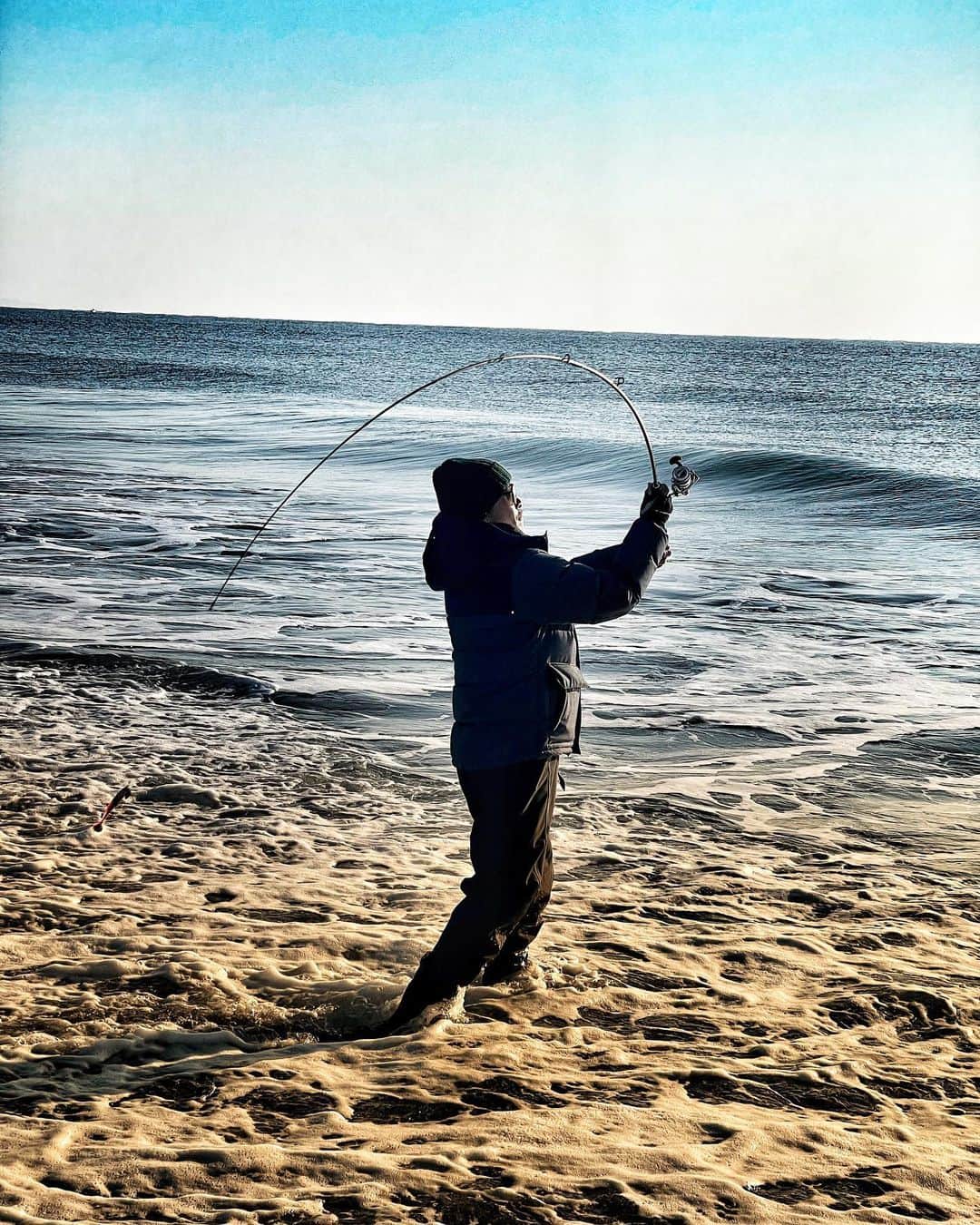佐々木洋平のインスタグラム：「今日はサーフでヒラメにチャレンジ  #サーフ  #釣り」