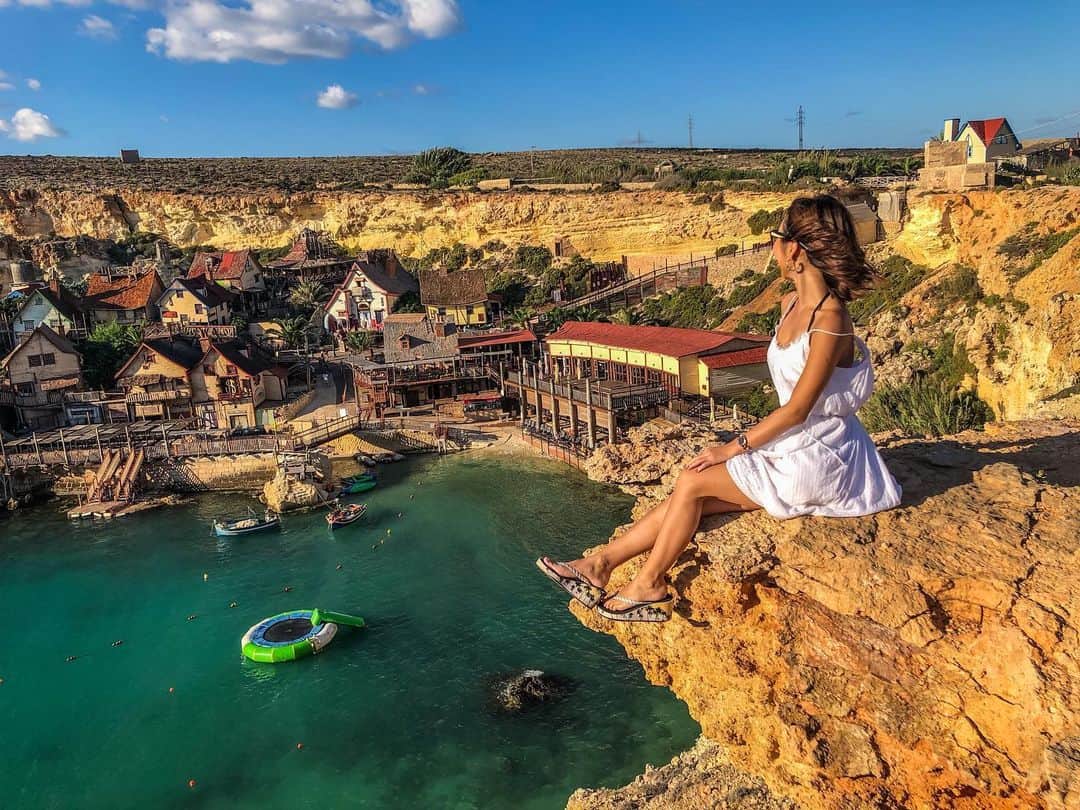 のインスタグラム：「Popeye Village🇲🇹Malta ポパイさん達が踊ってたよw ここかわいかったな〜💕 . . . . #beach #beachphotography #seaview #popeyevillage  #malta #malta🇲🇹 #maltaphotography #maltagram #maltaisland #maltalife #maltalovers #maltatravel #europa #travel #travelphotography #travelgram #traveltheworld #travelblogger #traveler #マルタ #マルタ島 #マルタ共和国 #ヨーロッパ #ヨーロッパ旅行 #旅 #旅行 #旅行好きな人と繋がりたい #旅好きな人と繋がりたい #ポパイ村 #ポパイヴィレッジ」