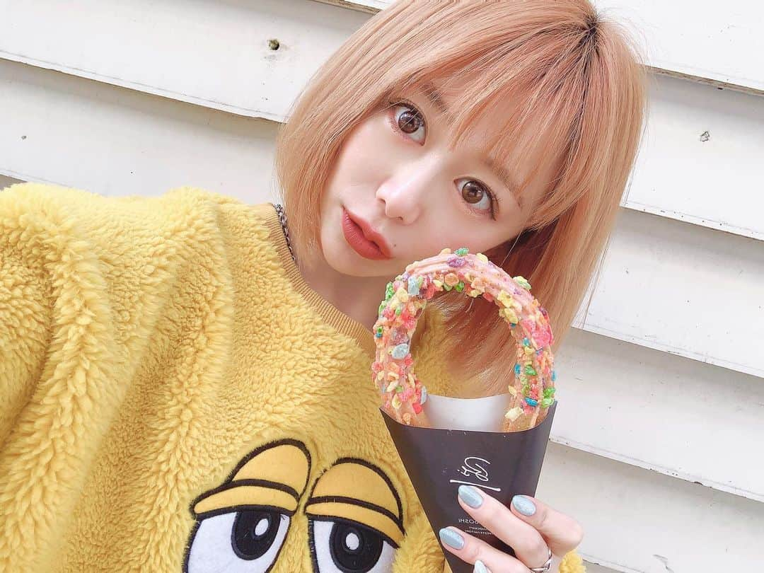 かめだなつみのインスタグラム：「🍭💗💛🍩 神奈川県横浜市　〜KUROBOSHI〜 ＊栃木発祥スイーツ🍰映え間違いなし👈  そういやぁまたボブにしたのよね🙈🇰🇷 . . . #サロンモデル #サロモ #撮影  #モデル  #ボブ #ハイトーンボブ #韓国 ##follome #f4follow #summer  #ootd #cute #fashion #hair #instagood #커플티 #남친룩 #팔로우 #선팔하면맞팔 #뷰스타그램 #마시소요 #얼짱 #instagood #fff #l4like #beauty #photooftheday #sweet #スイーツ #スイーツ巡り」