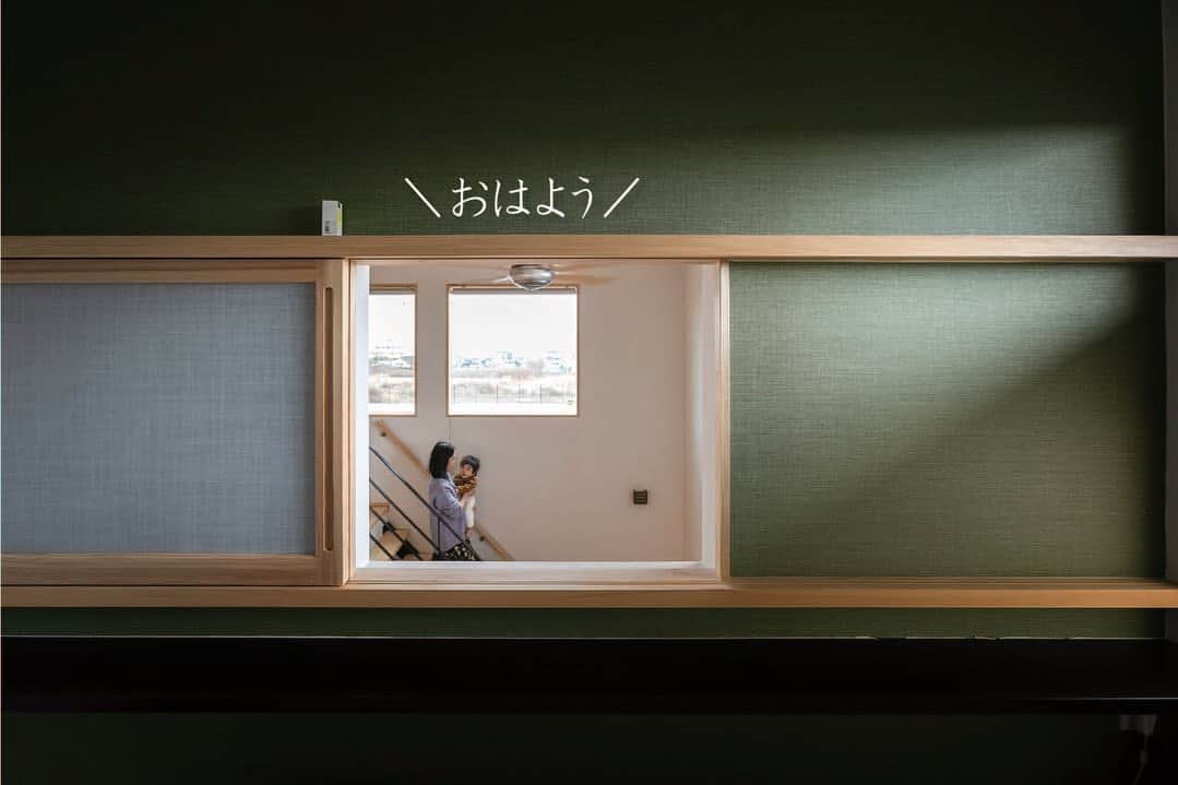 新産住拓 株式会社さんのインスタグラム写真 - (新産住拓 株式会社Instagram)「寝室に設けた小窓は 家族との繋がりをかんじます。 * また、 吹き抜けの開放感と外の景色で 心地のよい朝を 迎える事ができます✨ * #熊本 の  #お住まい づくりは #新産住拓 へ♪ #自然素材 の 心地のよい #木の家 です！」2月7日 17時04分 - shinsan_jyutaku