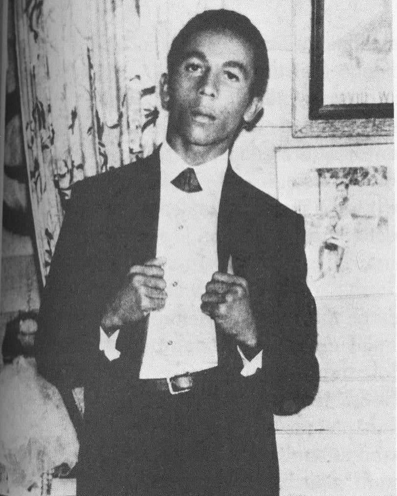 リアーナのインスタグラム：「the birthday bwoy. #LEGEND #RobertMarley」