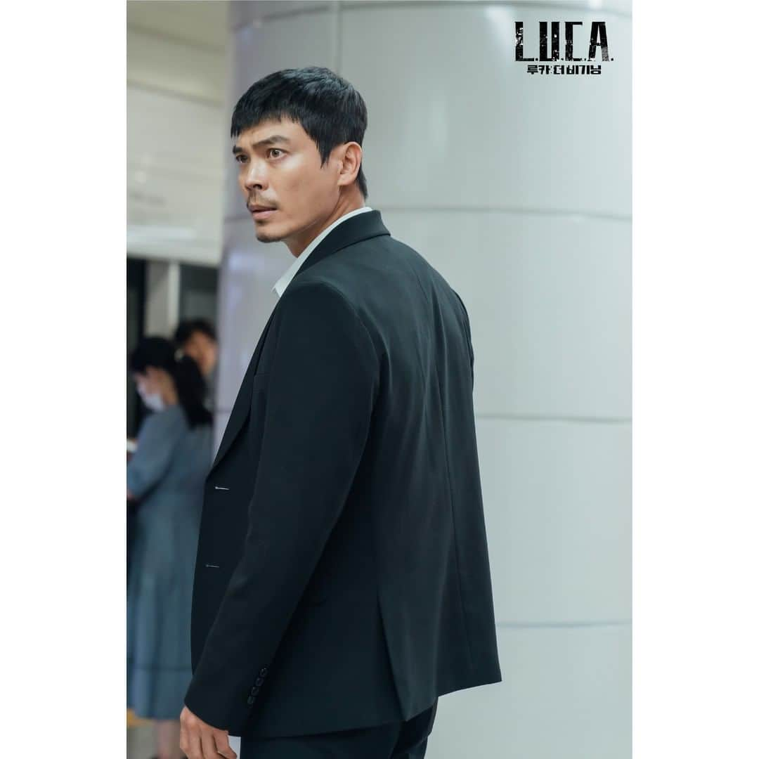 tvN DRAMA【韓国】さんのインスタグラム写真 - (tvN DRAMA【韓国】Instagram)「고독하다,,,, 고독해 지오만 쫓는 지독한 추격자 이손  매주 [월화] 밤 9시 tvN 방송 #tvN #월화드라마 #루카더비기닝 #김래원 #이다희 #김성오  #루카 #luca」2月7日 17時01分 - tvn_drama