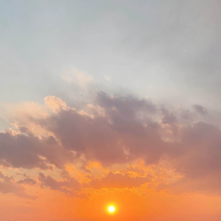 木本泉さんのインスタグラム写真 - (木本泉Instagram)「-﻿ 綺麗すぎる夕日☀️﻿ ﻿ 実際見るともっと色が綺麗なんだけどな✨﻿ ﻿ #今日#夕日」2月7日 17時03分 - izumikimoto