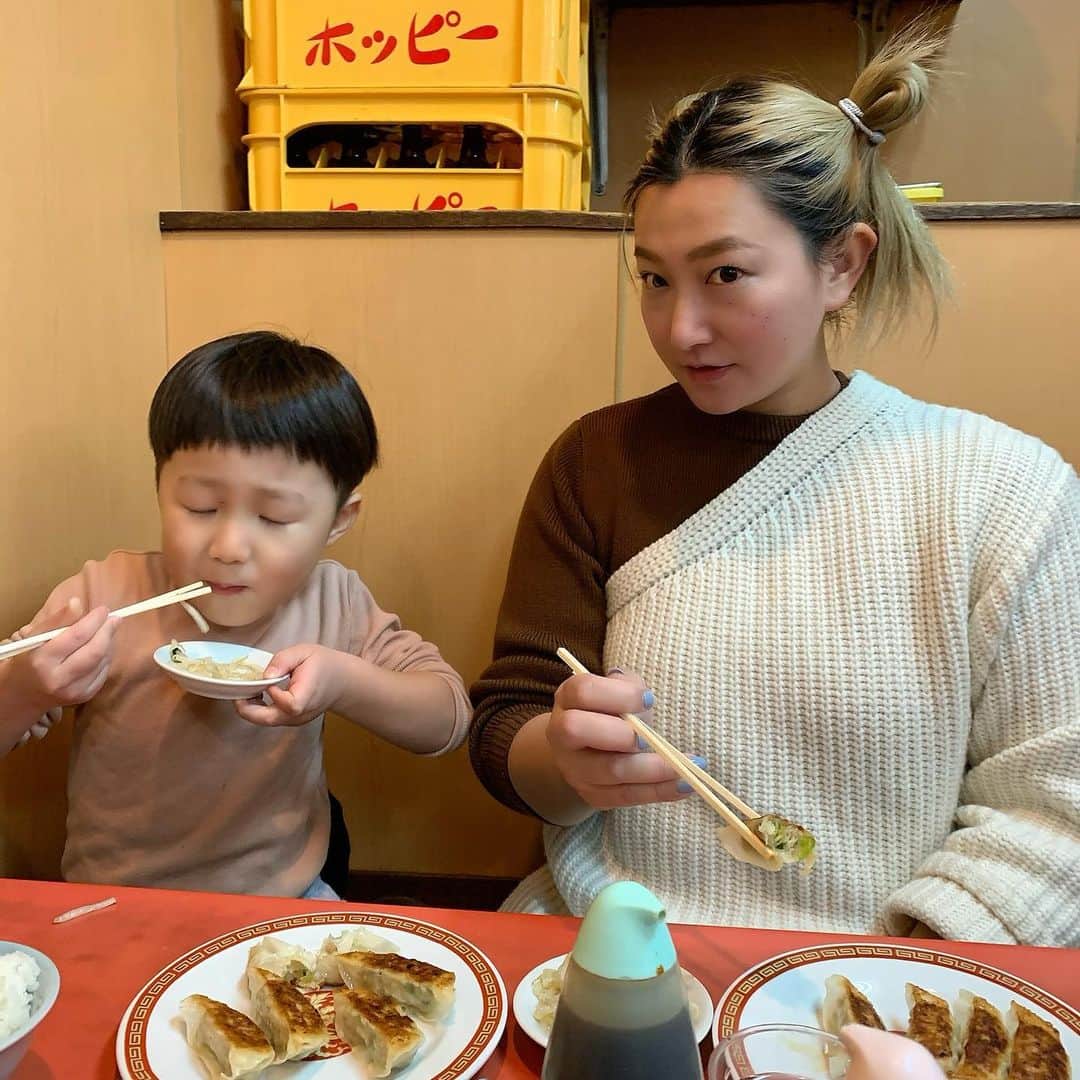 のインスタグラム：「餃子にカラシ付けて食べるなんて最高やないかい  #gyoza #270円 #mysonzen #zenのンマー顔」