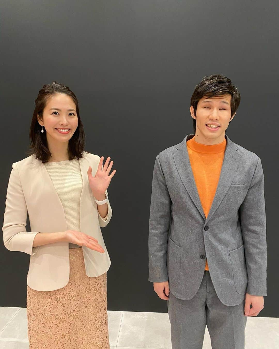 渋佐和佳奈のインスタグラム：「そしてスタジオには、日本パラ水泳界のエース#木村敬一 選手にお越しいただきました🌈✨  1990年生まれで同い年の木村選手🍀 私は木村選手の飾らないありのままの言葉が大好きです！ そしてフォーラム中話題にあがった木村選手のブログ、まだご覧になっていない方はぜひチェックしてくださいね😊✨  アメリカでの日々の詳細がたっぷり書かれています。 そして面白いです。😆😆😆  2枚目はWHO I AM HOUSEにある、 @keiichinitta さん撮影による格好いいアスリートの写真が展示してあるスペース📸❣️素敵ですよね✨  #wowow #whoiam #paralympics #tokyo2020+1 #木村敬一 @keiichi.kimura.5832 #渋佐和佳奈」