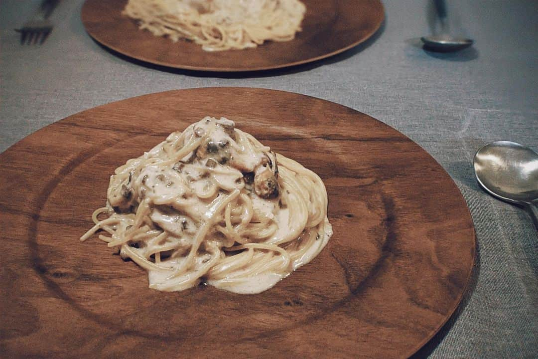 藤田敦子さんのインスタグラム写真 - (藤田敦子Instagram)「ㅤ 【#blendakitchen 】とはいえないやつ笑 Dinner ✔︎きのこと牡蠣のクリームパスタ ㅤ @zenb_japan のパスタに 同じくzenbのパスタソースを使い そこに牡蠣のオイル漬け足しただけ。笑 メチャクチャソースが美味しかったので パスタと共に買い足そう💕 ㅤ @yone_asakusa と @yukiya.terai に おすすめされてからめちゃハマってます @zenb_japan ！！！ ㅤ グルテンフリーな上、茹で汁も使えるし ソースもvegan&glutenfreeだった🤤 (今回は牡蠣を入れたからveganじゃないけど、 それはそれで美味しい😍)」2月7日 8時38分 - blenda0305