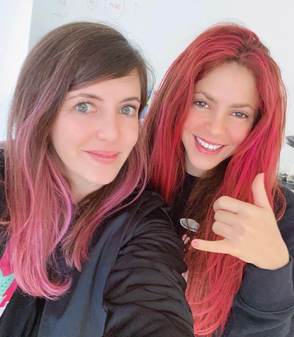 シャキーラのインスタグラム：「We are going nuts here with colors!」