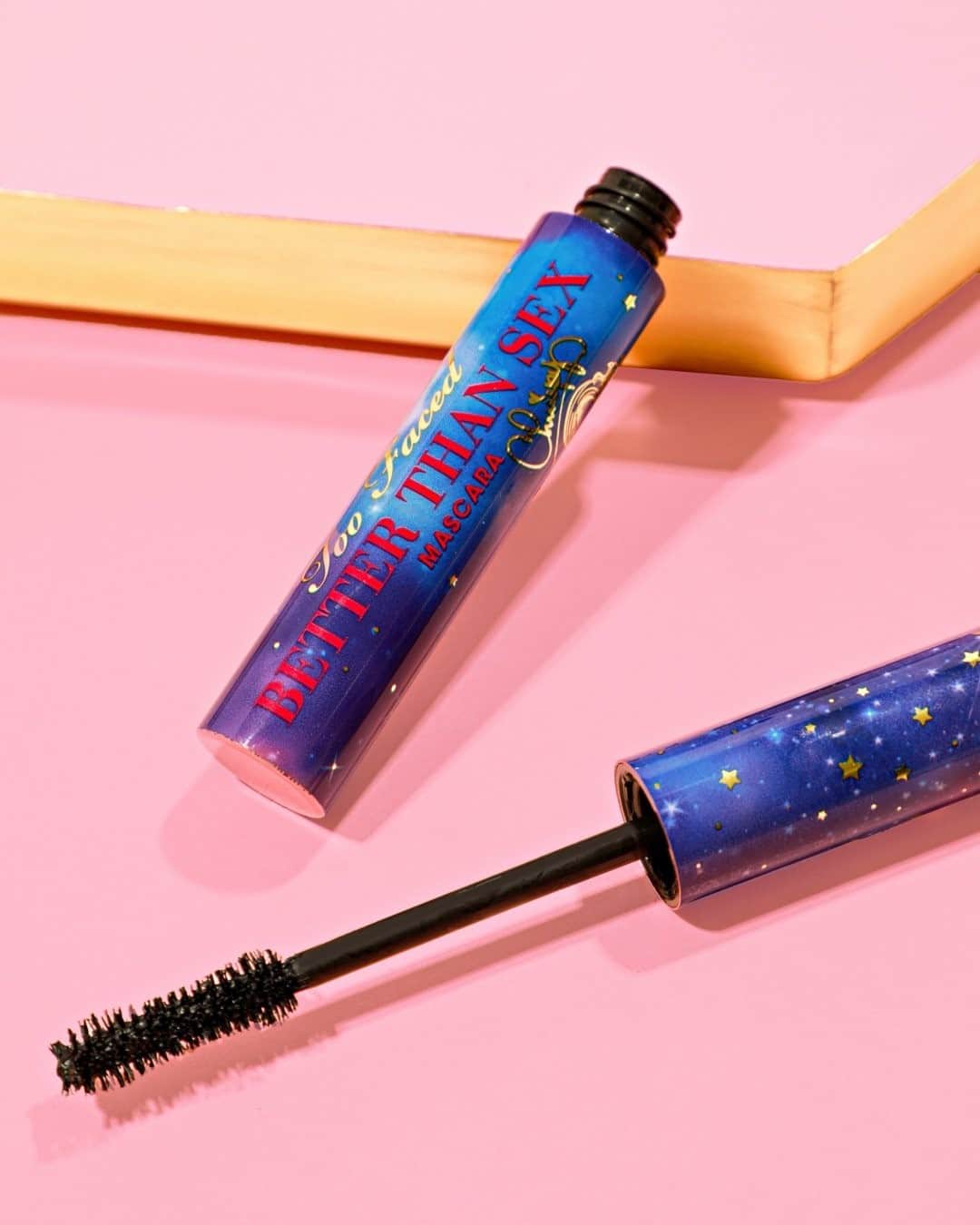 Too Facedのインスタグラム：「Galactic Vibes💫✨ Your FAVE social BFF @chrisspy dressed up our Better Than Sex Mascara in interstellar blue - a color inspired by her childhood nickname, Blue Girl! 💙 #betterthansex #toofaced」