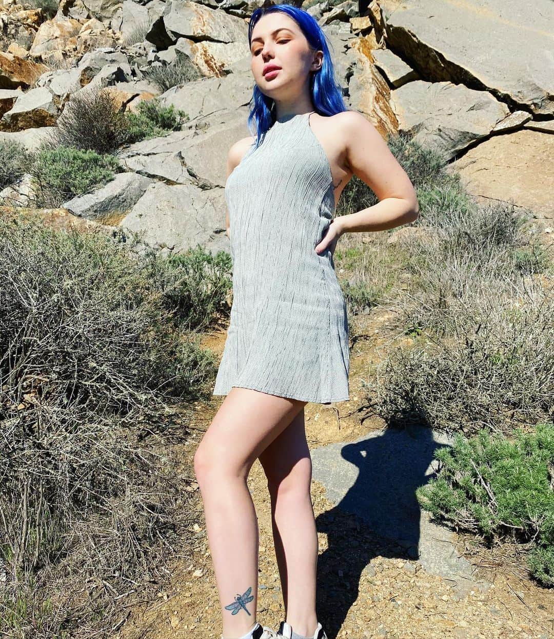 サミー・ハンラティのインスタグラム：「We went on an adventure today and I wore a dress🥰💙」