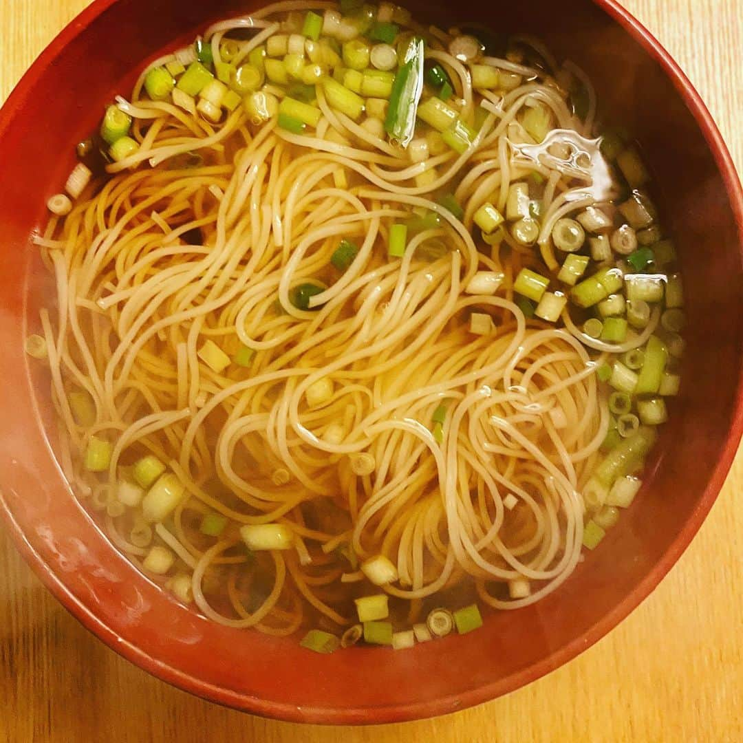 大宮エリーさんのインスタグラム写真 - (大宮エリーInstagram)「昨夜のにゅうめん 大神神社の。  個展無事おわりました。」2月7日 9時31分 - ellie_omiya