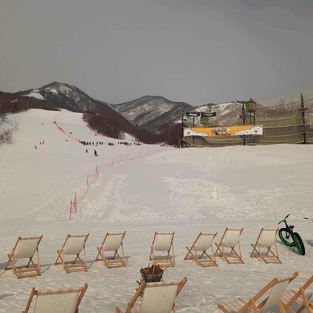 栂池高原スキー場さんのインスタグラム写真 - (栂池高原スキー場Instagram)「こんにちは😃❗ ただいま、雪の広場・snow wow!前にてSMITHのゴーグル試着会を開催中です❗ 無料でお試しできるチャンス🎵 この機会に、ぜひご利用ください😊  #栂池高原スキー場  #SMITH #ゴーグル #ヘルメット #サングラス」2月7日 9時48分 - tsugaike_kogen