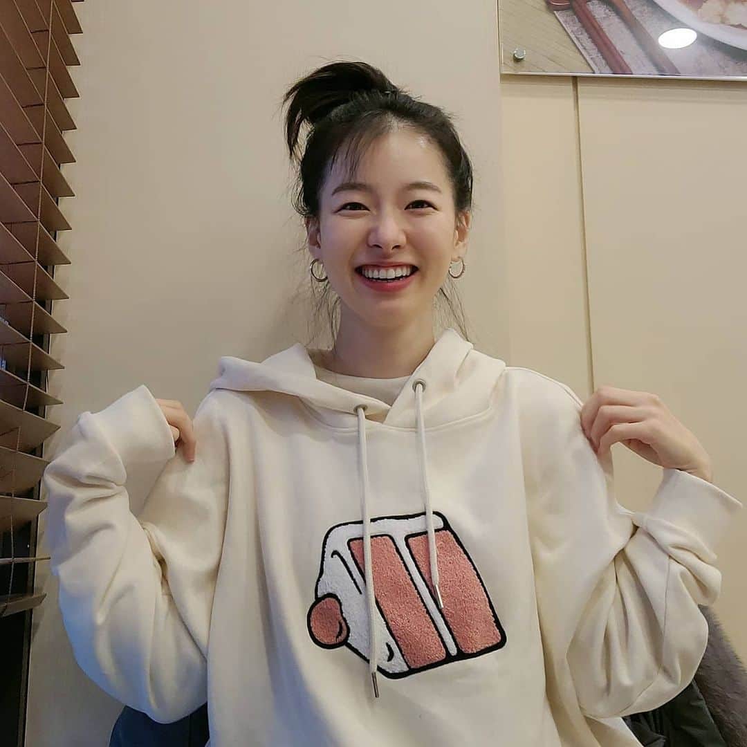 イ・シアのインスタグラム：「오늘 하루도 행복하게♡ #올댓케잌」