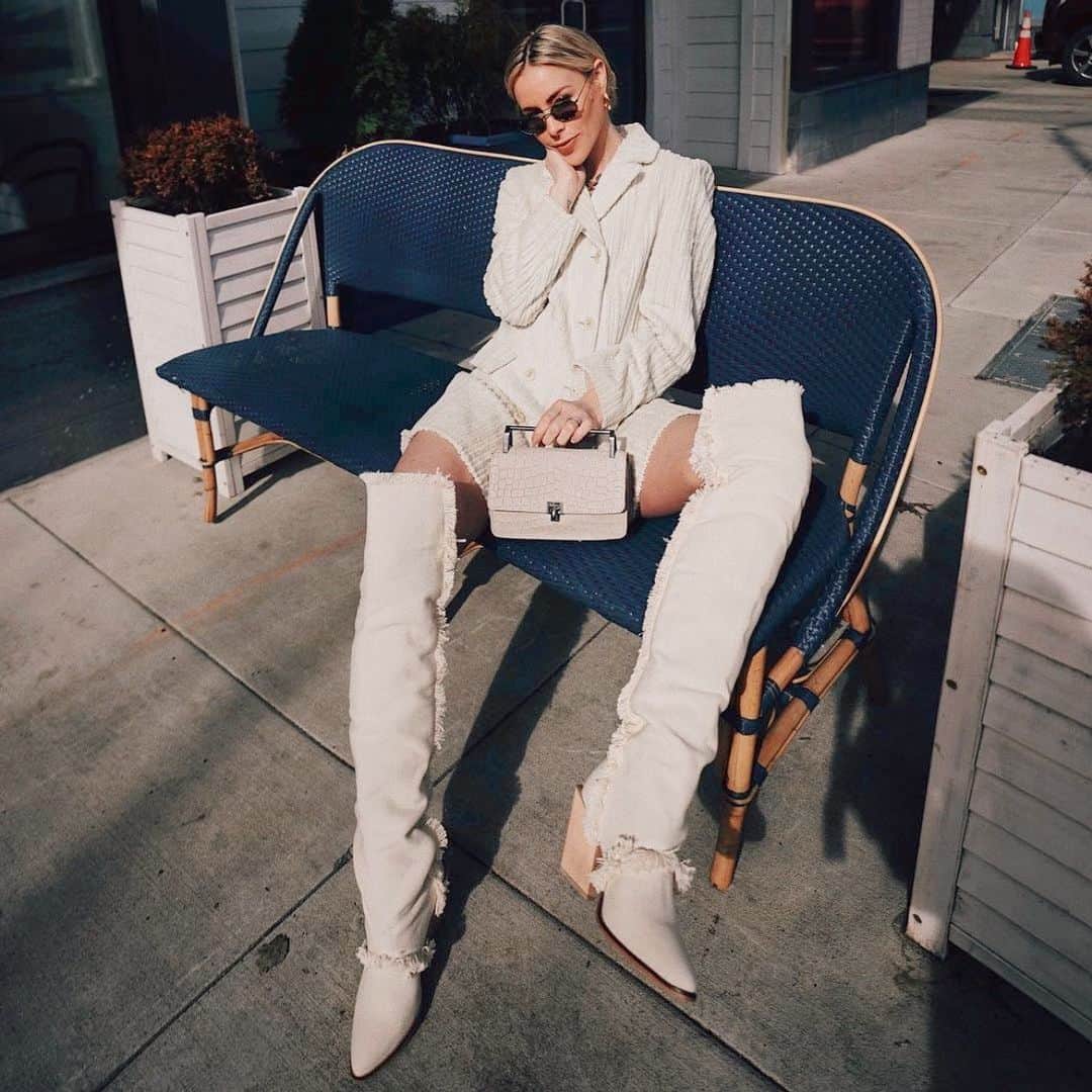 ボトキエのインスタグラム：「Big weekend mood @marylawlesslee 🤍」