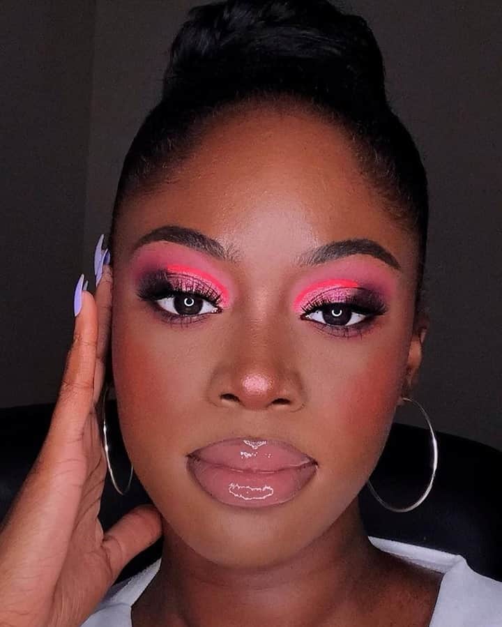 NYX Cosmeticsさんのインスタグラム写真 - (NYX CosmeticsInstagram)「@jasadetunji is lookin' pretty in pink 💝 She compliments this vibrant eye look with our Butter Gloss in 'Angel Food Cake' 💋 • #nyxcosmetics #nyxprofessionalmakeup #crueltyfreebeauty」2月7日 9時59分 - nyxcosmetics