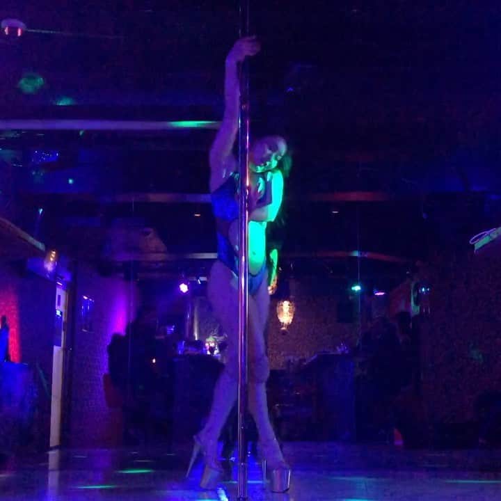 SHIRAISHIMIHOのインスタグラム：「Exotic mode🐕♥️ Free style. #heelwork #exoticpoledance  #exoticflow #exoticpoledancer @atami_goldrush1109」