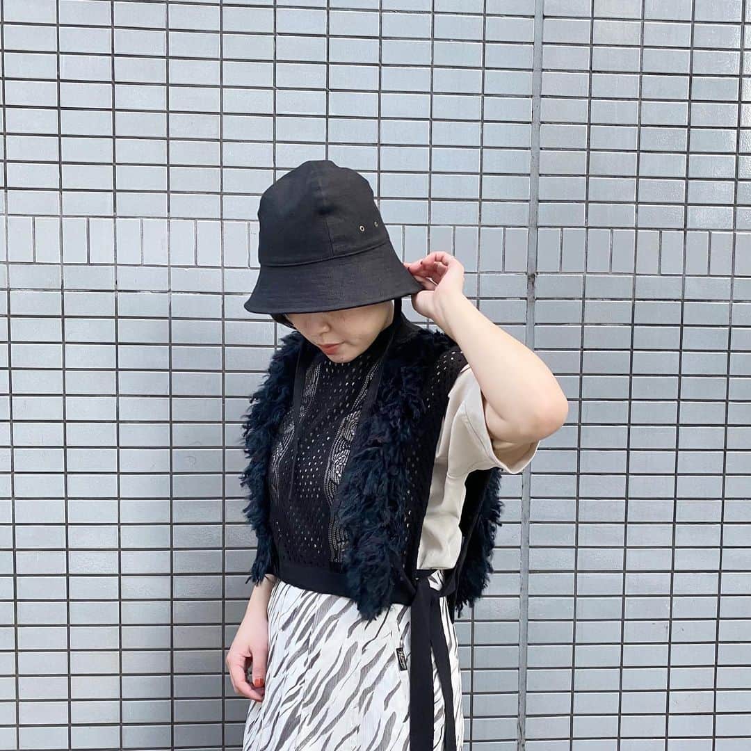 MIDWEST TOKYO WOMENのインスタグラム：「NEW BRAND @leinwande_official  . MIXED FRINGE CROP TOPS ¥24,000(+Tax) . #leinwände #leinwände #ラインバンド #ニットベスト #ニットトップス #lamaisondesmaternelles #メゾンドリリス #バゲット #photocopieu #フォトコピュー #midwest_official」