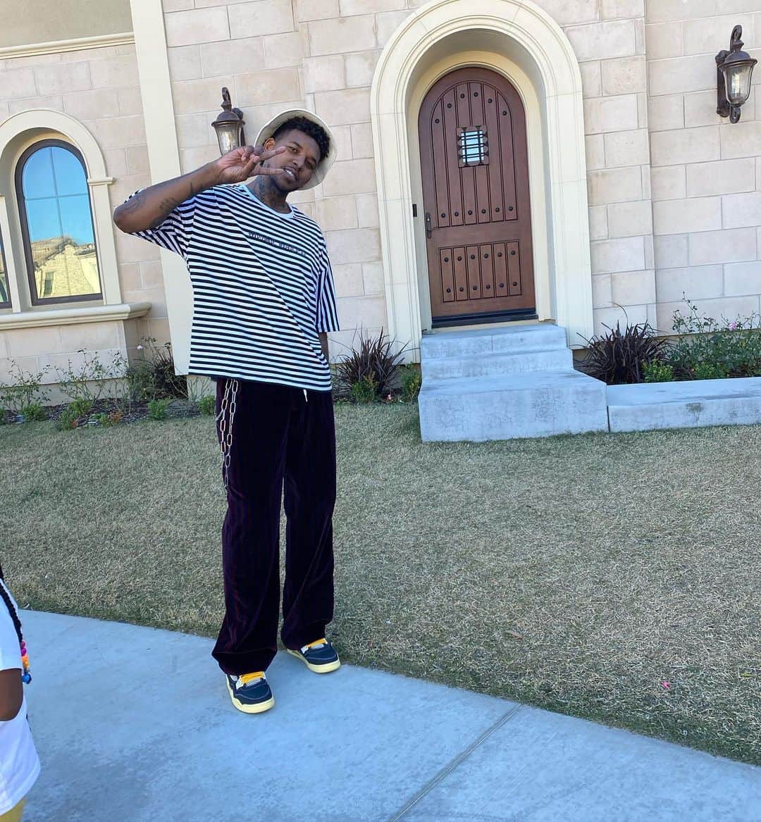 ニック・ヤングのインスタグラム：「Try to Keep Up .... #MostHated」