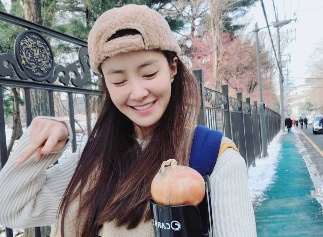 イ・シヨンさんのインスタグラム写真 - (イ・シヨンInstagram)「I filmed with an onion🧅🙃」2月7日 10時34分 - leesiyoung38