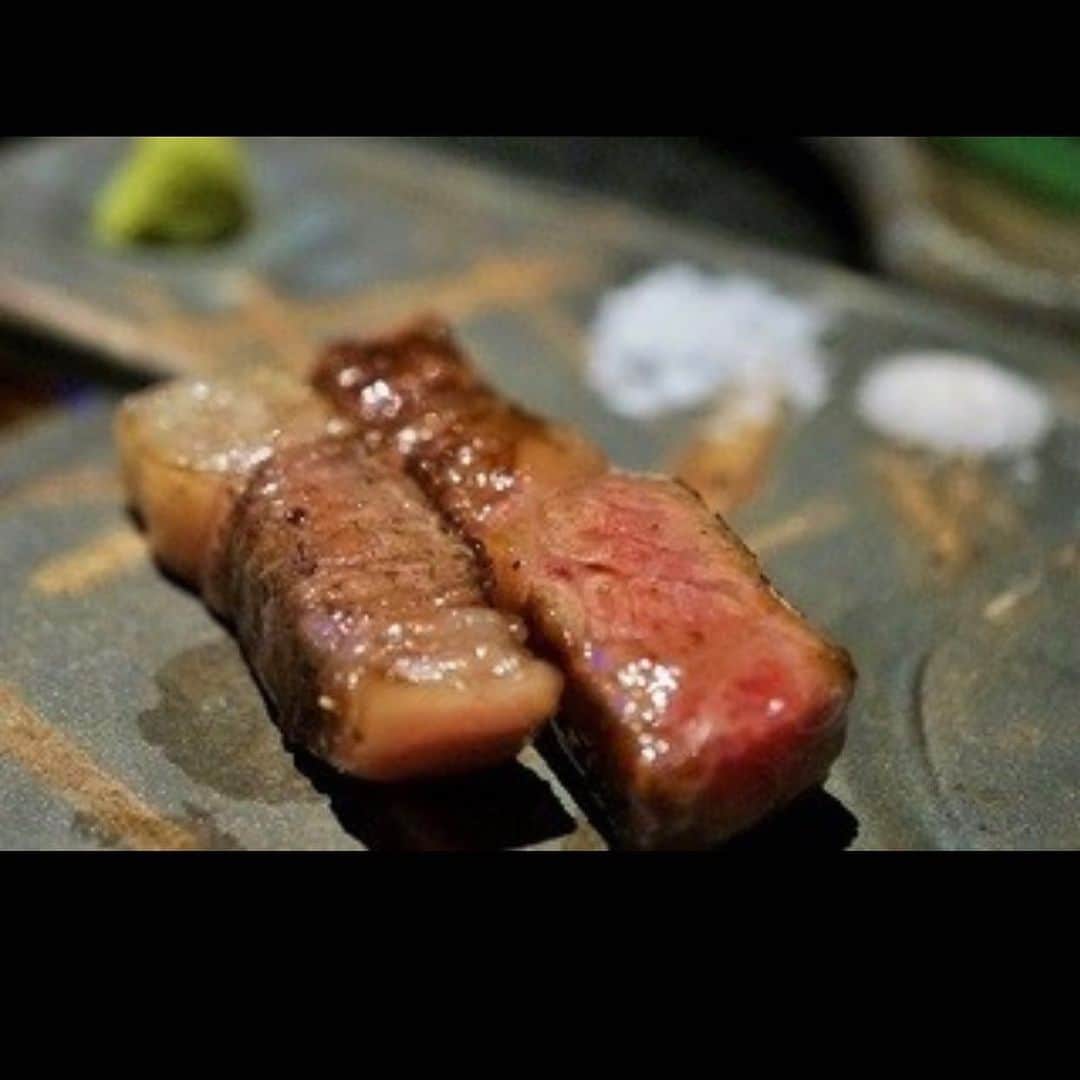 尾崎牛_肉割烹_吟_難波のインスタグラム：「おはよう御座います。 吟難波店でございます。  ⭐️ランチ営業26日〜⭐️  柊コース4200円 柊コース5500円ワンドリンク付き  ⭐️17日〜限定イベント⭐️ 16時〜17時までのネット予約 一休限定百合、薔薇、翡翠コース 何と20%off今だけ 菫、柊コース10%off  緊急事態宣言のため Open　17時00分 close  20時00分 アルコールラスト　19時00分 コースラスト　18時00分  またお昼のご要望や テイクアウトなども 承っております。 何なりとお申し付け下さいませ。  ※菫コース以上 プレモル、角ハイ、酎ハイ All100円 16時〜18時までの ネットご予約のみ！  〒542-0076 大阪府大阪市中央区難波1-8-16 NAMBA HIPS 10F TEL 06-6214-1131 17:00〜20:00 (緊急事態宣言の為)  またテイクアウトも 絶賛好評中です。 お早めのご予約を  #難波 #肉 #吟 #なんば #尾崎牛 #難波駅 #駅チカ　 #テイクアウト #弁当　 #大阪難波　 #夜景　 #なんばHIPS　 #ヒップス #個室 #ワイン #スパークリング #記念日 #誕生日 #肉好きな人と繋がりたい #カップル席 #大阪グルメ #難波グルメ #難波ディナー #難波クーポン」