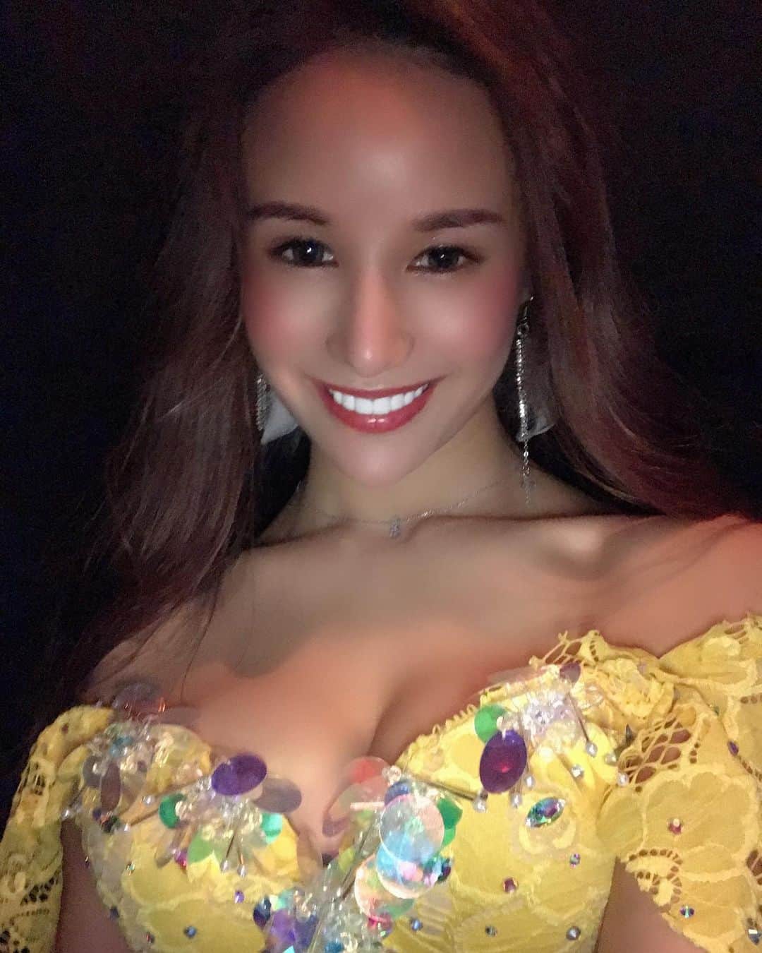 のインスタグラム：「・ ・ ・ 私は私。 思考の癖で考えすぎる そして自分に疲れて 無駄なマイナス感情にひたる。 でもその考えてる不安、ネガティブな こと約8割は実際に起きない。 だとしたら その考えてるその時間、その時を その境遇で思う存分楽しまないと もったいない‼️ そう感じた日から 晴れやかな気持ちが 続く様になってきたよ🧚‍♀️🌈✨ みーーーんなそれぞれ 悩みはあるよね🎵 悩みがないのが悩みの人いるもんw どーゆこっちゃ笑✨ 出来るだけ笑って生きたい☀️ そんな時に心に響くものは 愛の深い人、物、事❤️ ・ ・ Wishing you a wonderful  year full of joy, success and happiness  ・ 🧚‍♀️いつもみんなの笑顔のおかげで #笑顔 #follow#happy #スピリチュアル #ヒーリング#music #japan#cute #sexy#love#🇯🇵＃人生 #dance #followme #thankyou  #goodtime #enjoy #enjoylife #❤️ #japanesegirl #instagram#楽しむ#smile#like4like#エクササイズ  #心から#喜び #変化を楽しむ  #感謝#魔法」