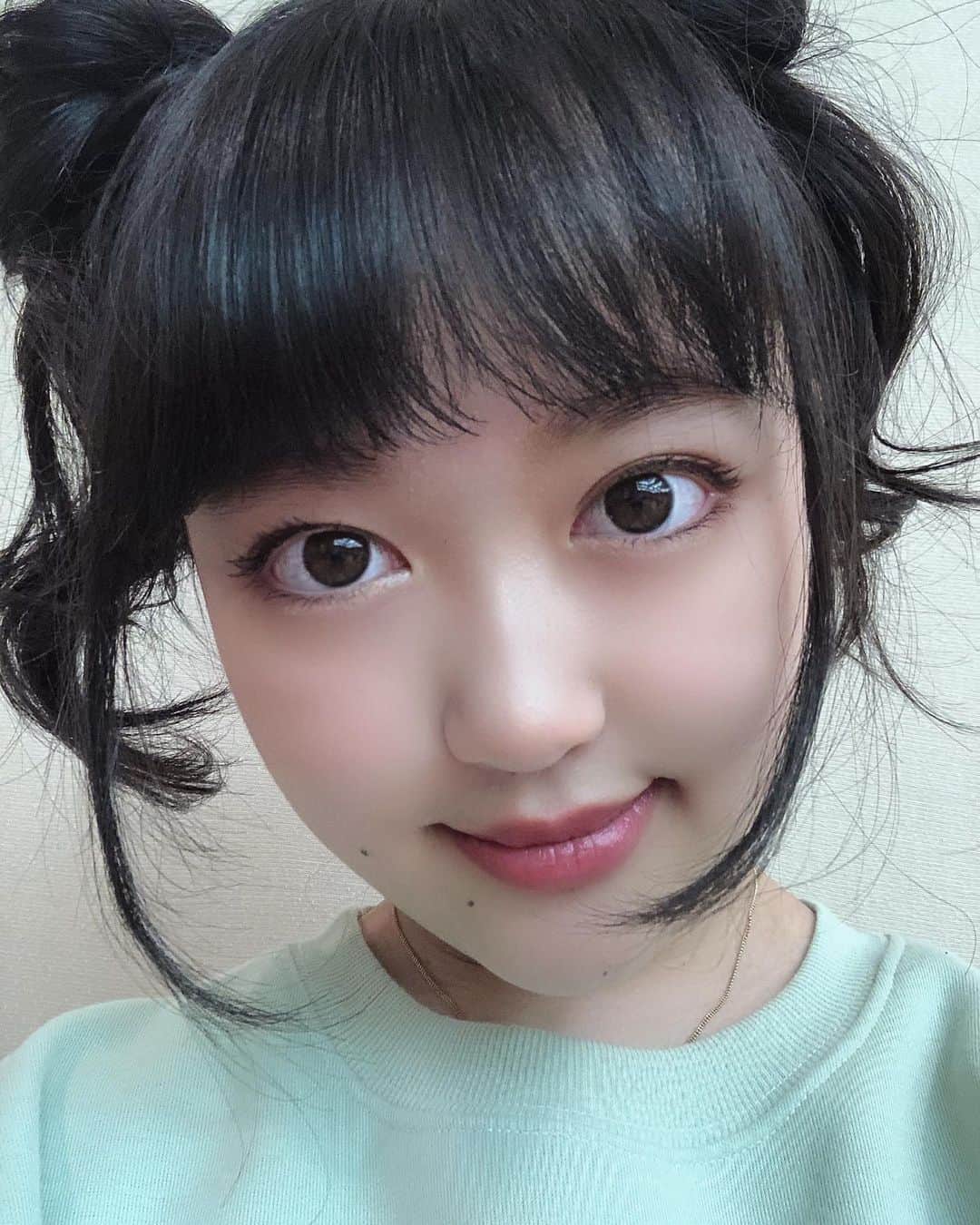高梨ねねさんのインスタグラム写真 - (高梨ねねInstagram)「❤︎ 写真②枚あるからスワイプしてね👉 いつものねねとは違う感じに ヘアメイクしてもらいました😊 ❤︎ ❤︎ #高梨ねね #おだんごヘア  #タレント #アイドル #モデル #シブサン #シブサンプロジェクト #shibu3 #いいね返し #コメント返し」2月7日 10時41分 - nene_takanashi