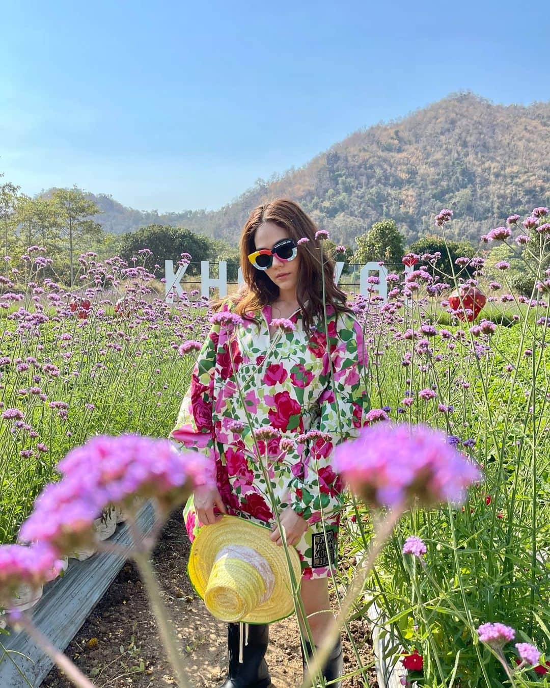 Araya Alberta Hargateさんのインスタグラム写真 - (Araya Alberta HargateInstagram)「⛰🌸🌸🌸」2月7日 10時41分 - chomismaterialgirl