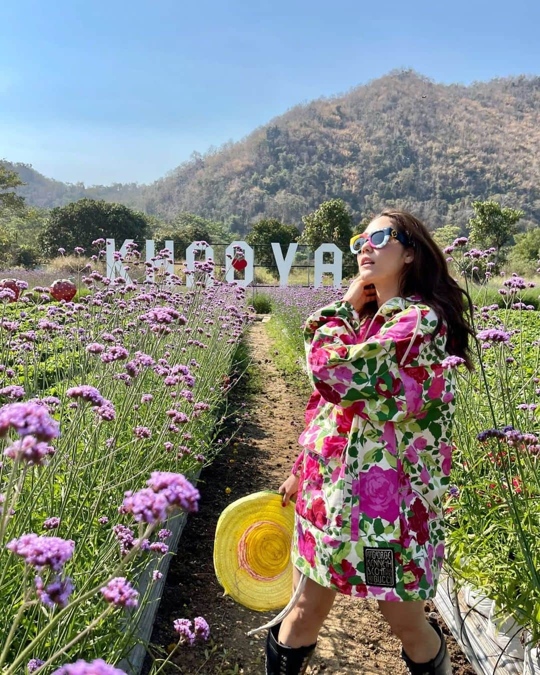 Araya Alberta Hargateのインスタグラム：「⛰🌸🌸🌸」