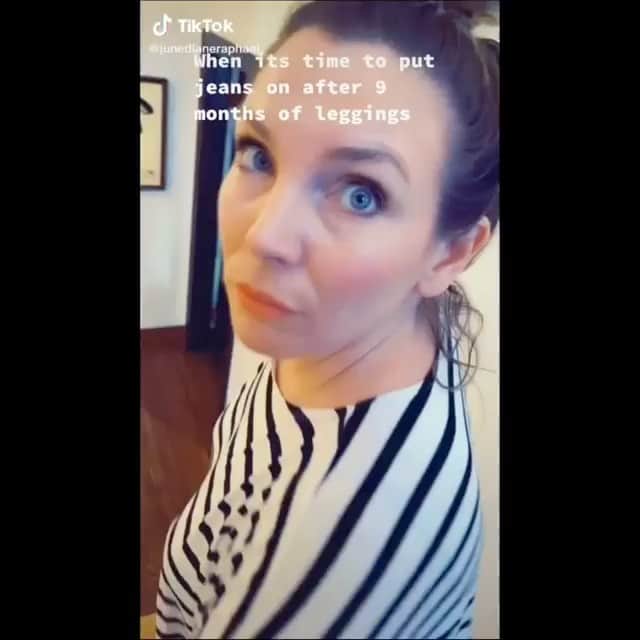 ジューン・ダイアン・ラファエルのインスタグラム：「Shocking stuff」