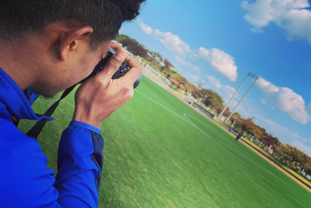 FC東京オフィシャルグッズさんのインスタグラム写真 - (FC東京オフィシャルグッズInstagram)「🔵🔴 #2021沖縄camp #選手camera 📸 . 新進気鋭の若手カメラマンが積み重ねる @n.tkm316 選手を激撮!!😆📸 #photo by @bg_kashif   @fctokyoofficial  #バングーナガンデ佳史扶 #中村拓海 #佐藤由紀彦 #コーチ #FC東京 #fctokyo #沖縄キャンプ #okinawa #camp #tokyo」2月7日 10時44分 - fctokyoofficial