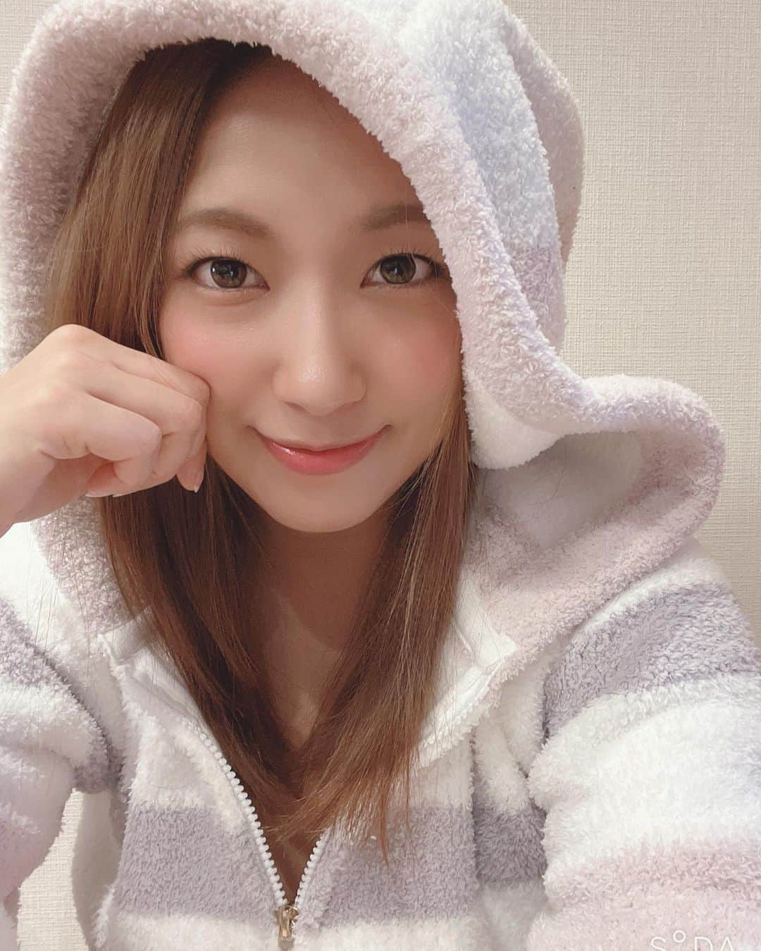 佐藤聖羅のインスタグラム：「朝からサロンへ💖 髪パッサパサになっとんよщ(ﾟДﾟщ)  もうすぐファスティング期間に入るから気合い入れてくるっっ(*´∀｀*)」