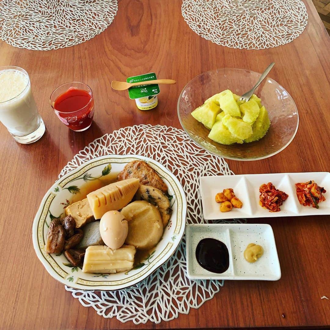 金村義明さんのインスタグラム写真 - (金村義明Instagram)「汗💦絞り出して朝風呂入って 朝食、おでん🍢！ てっちゃんからのメロン! 奥さん1日で熱下がりました！ 食欲旺盛　今朝も朝風呂入るルーティーン！ 阪神日ハム練習試合見てリモート評論！」2月7日 11時03分 - yoshiaki_kanemura