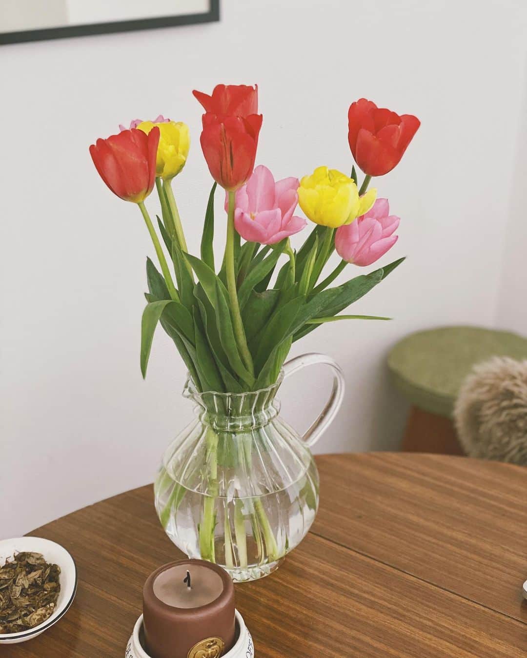 上原歩さんのインスタグラム写真 - (上原歩Instagram)「さいたさいたチューリップのはなが🌷  ぐんぐん上むきに咲いてるよ  ___________________________  #love #life #flowers  #チューリップ」2月7日 11時15分 - ayumiuehara