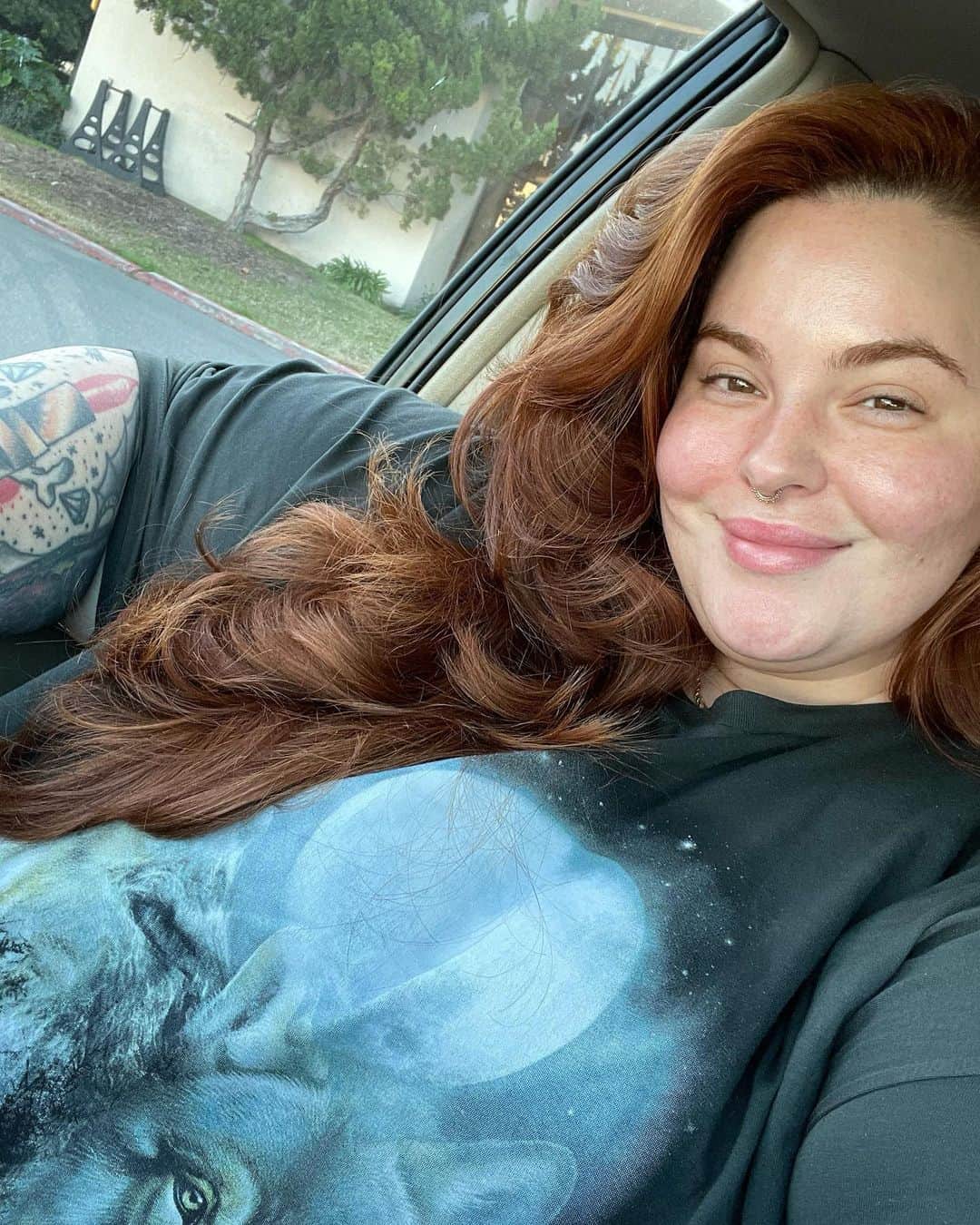 テス・ホリデーのインスタグラム：「I’m like, really happy 🥰」