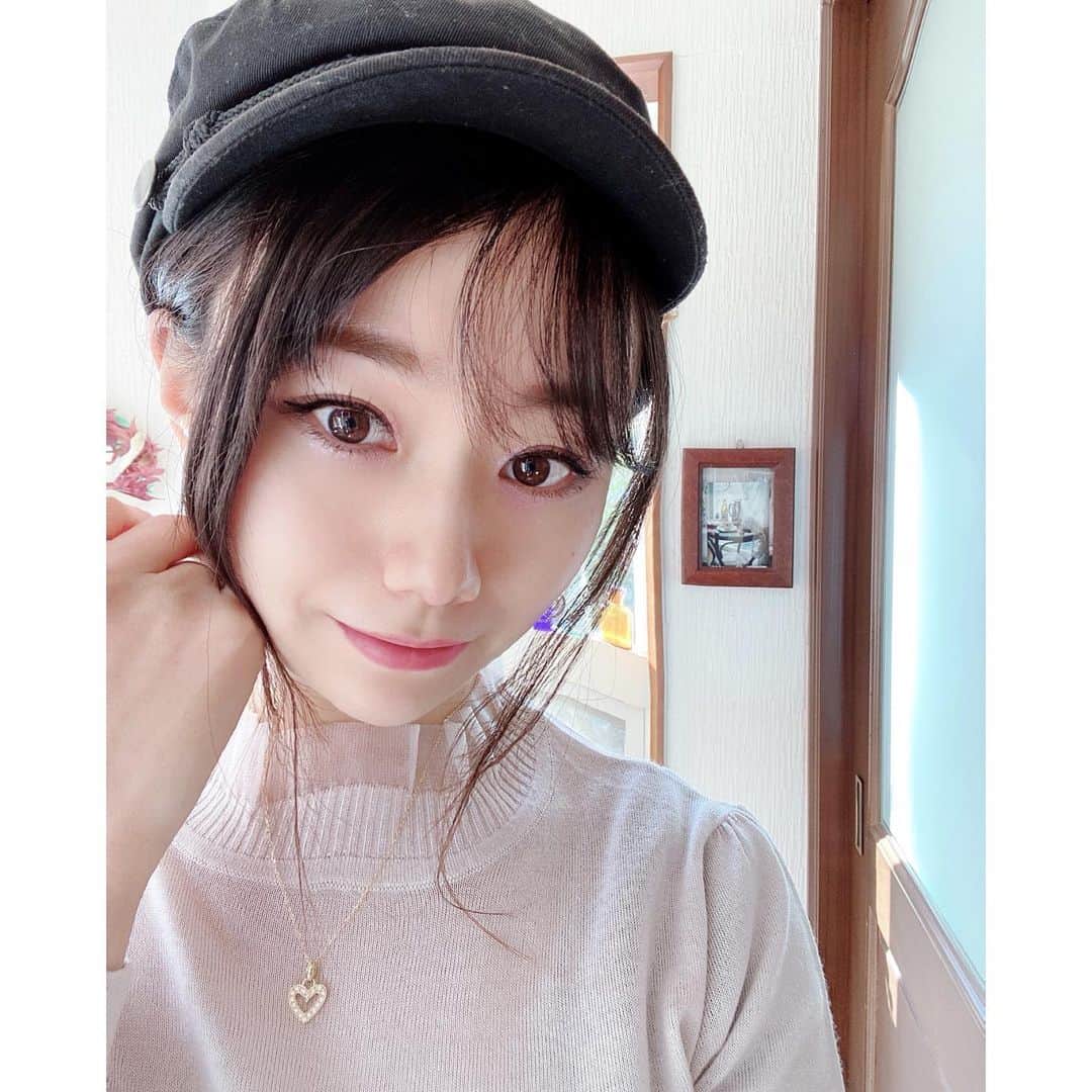 amiさんのインスタグラム写真 - (amiInstagram)「．  Favorite serum  最近お肌がカサカサ乾燥して 悩んでいたので　@botanicalgift.japan さんのボタニカルギフトタマヌ エッセンス オイル を使ってみました❤️  タマヌオイルとは、テリハボク(照葉木) の 種子から絞ったオイルなんです💓  ． 自然派エイジングケア美容オイルで シトラスの香りも私が好きな香り❤︎  オイルなので、カサカサ肌が 潤いを取り戻してくれた🥺  お風呂上りのマッサージに使って いますが、お出かけ前のうるおいアップや お出かけ先での保湿にもよさそう✨  ． #ボタニカルギフト #タマヌオイル #スキンケア #石垣島タマヌオイル #美容 #タマヌエッセンスオイル #美肌ケア #pr #子育てママ #ママ」2月7日 11時16分 - amikuma1219