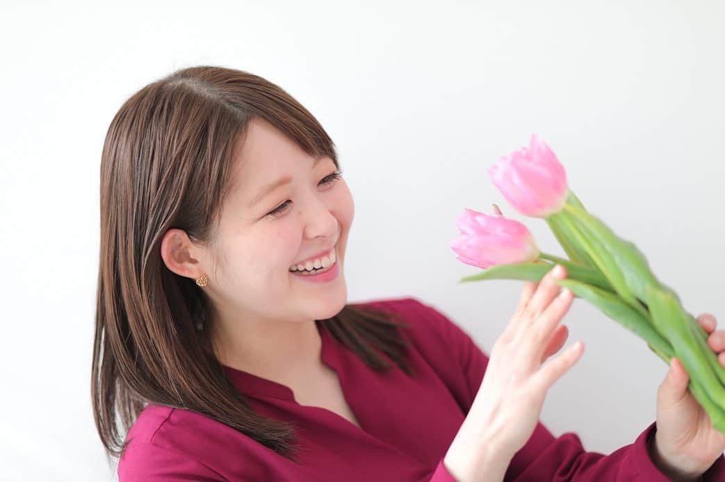 諸國沙代子さんのインスタグラム写真 - (諸國沙代子Instagram)「. カメラが趣味の岩原アナが ytvアナウンサー陣を 撮影してくれています！ しかも一人一人違った シチュエーションを 考えてくれているんです。 忙しい中でありがとー！ . 私はまさかのお花💐笑 . 岩原アナが撮影してくれた ytvアナウンサー陣の写真は ▶︎岩原アナアカウント @ytv_iwahara  ▶︎アナウンス部アカウント @ytvana_official  で是非ご覧下さい！ . 5枚目の撮影風景写真は お手伝いをして下さっていた 林アナ撮影です！笑 . 又。昨日放送の特番 #アナだらけスペシャル ご覧下さった皆様 ありがとうございました。 問題のドッキリVTRは YouTubeにUPされています... 目の前の叱責、効いた... なんとかしなきゃという一心でしたが 反省しています...」2月7日 11時22分 - sayoko_shokoku.ytv