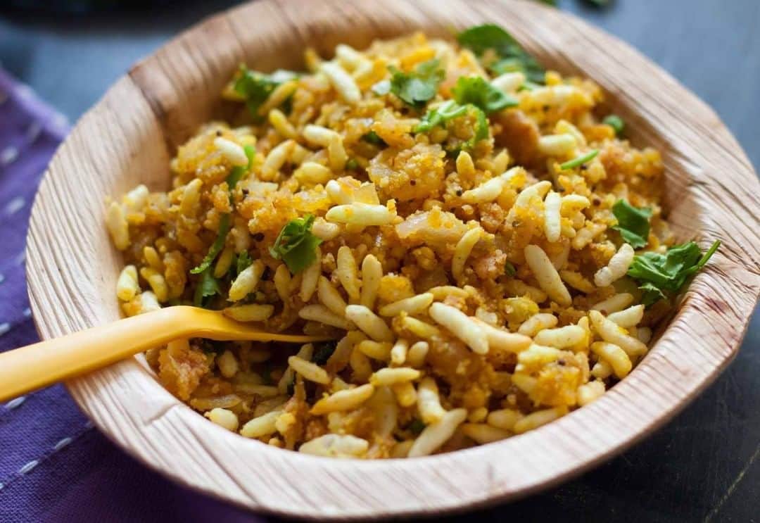Archana's Kitchenさんのインスタグラム写真 - (Archana's KitchenInstagram)「Rayalseema Style Borugula Upma Recipe is a light breakfast that is made with puffed rice tossed in fried onions and toasted peanuts. A crunchy, soft upma that you will absolutely love.  Get the recipe from the smart.bio link in my profile @archanaskitchen . . . . . #recipes #easyrecipes #breakfast #Indianbreakfast #archanaskitchen #healthyeating #highprotein #breakfastclub #dosa #dosarecipes #dosabatter #ragi #ragidosa #mysoremasaladosa #homemadefood #eatfit #cooking #food #healthyrecipes #foodphotography #recipeoftheday #comfortfood #deliciousfood #delicious #instayum」2月7日 11時30分 - archanaskitchen