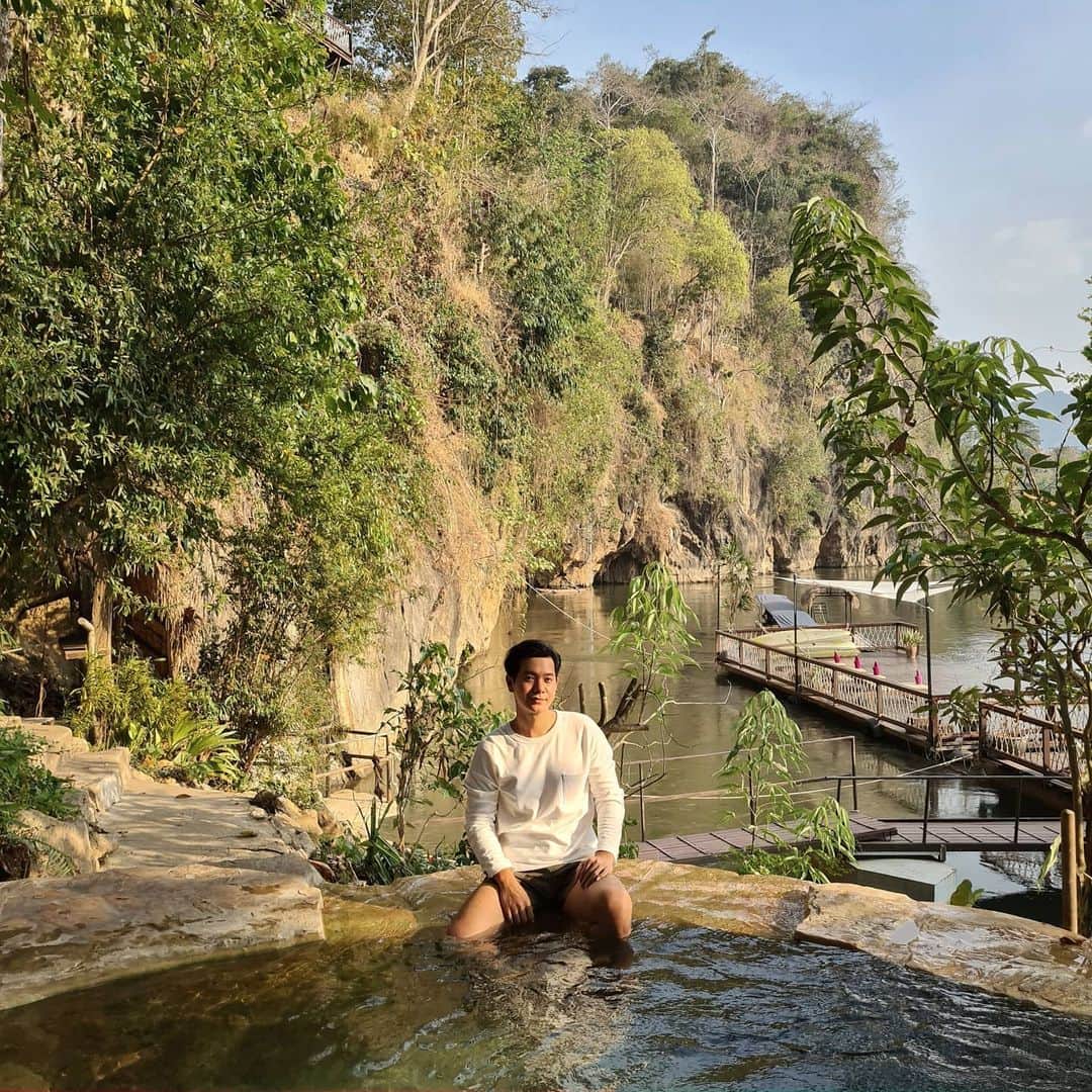アイス・サランユーさんのインスタグラム写真 - (アイス・サランユーInstagram)「สระอโนดาต เช้านี้  @hintokrivercamp  เป็นสระน้ำที่เกร๋ มว๊ากก!! มีธารน้ำ ไหลผ่าน ตลอดเวลา  จากเขา ไหลลงสระ...จากสระไหลลง แม่น้ำแคว  ตอนเช้า น้ำอุ่น Fin สุด  #hintokrivercamp  #kanchanaburi  #กาญจนบุรี  #เที่ยวทั่วไทยกับไอซ์ศรัณยู」2月7日 11時31分 - icesarunyu