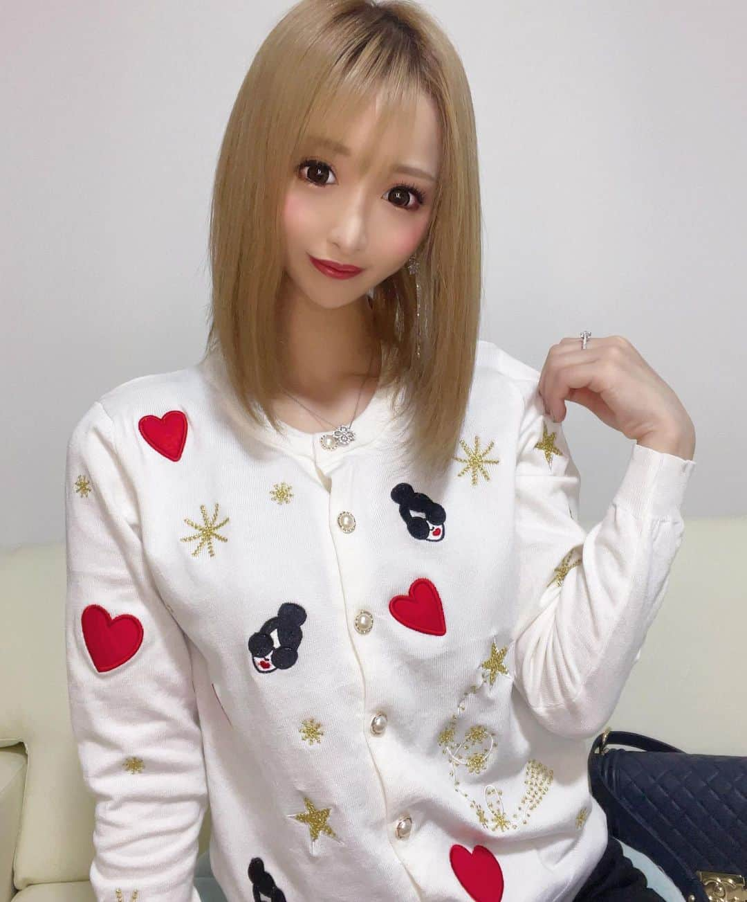 黒宮ちはやさんのインスタグラム写真 - (黒宮ちはやInstagram)「ほんとにこの服可愛すぎる🥺💓  こゆ柄物のカーディガン欲しかったのだ😘  @selectshop__milkyway さんで 買えるよ(*´꒳`*)b❤️」2月7日 11時34分 - chihaya_kuromiya